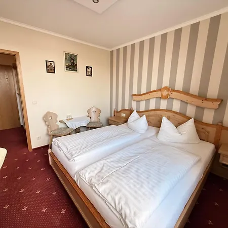 Burgenblick Szálloda 3*